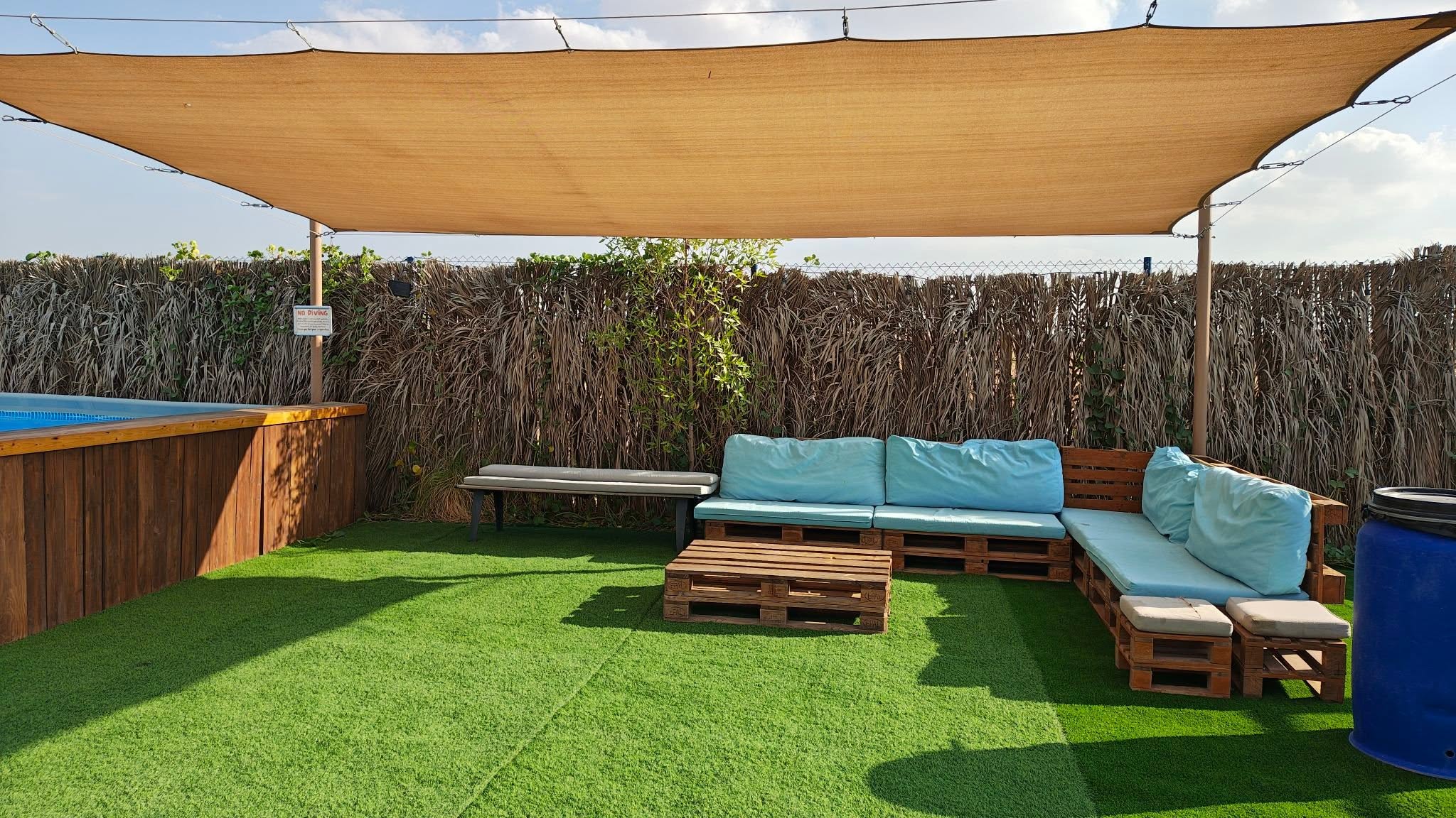 Pallet lounge in the shade
