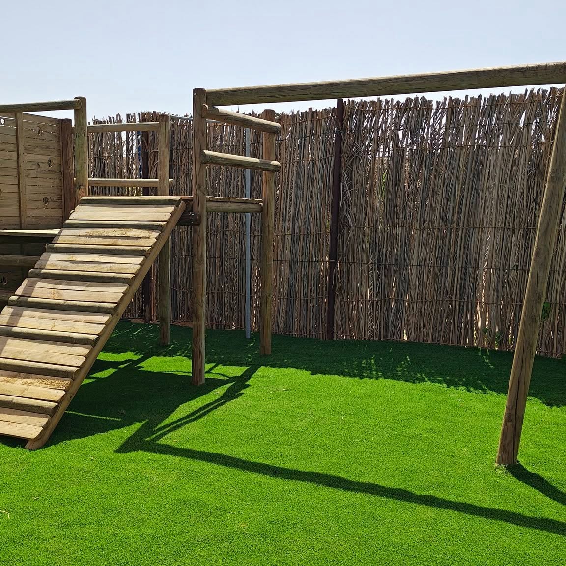 Kids' climbing frame